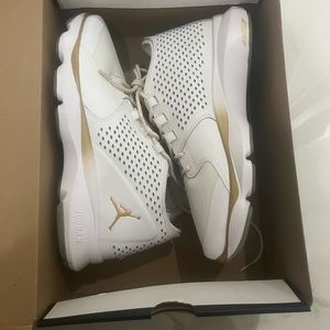 NIKE JORDAN FLOW WHITE NEW SIZE 11